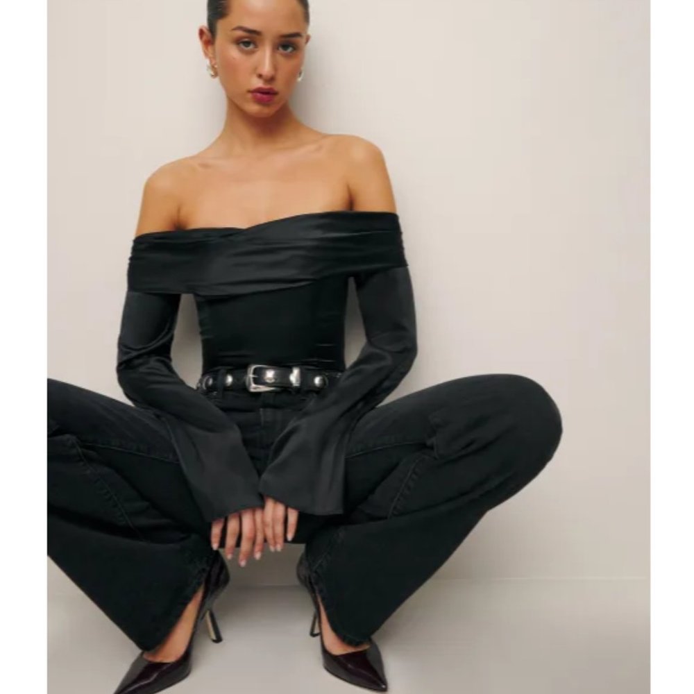 NWOT Reformation Niri Silk Top in Black Long Sleeves Off Shoulder Size 4